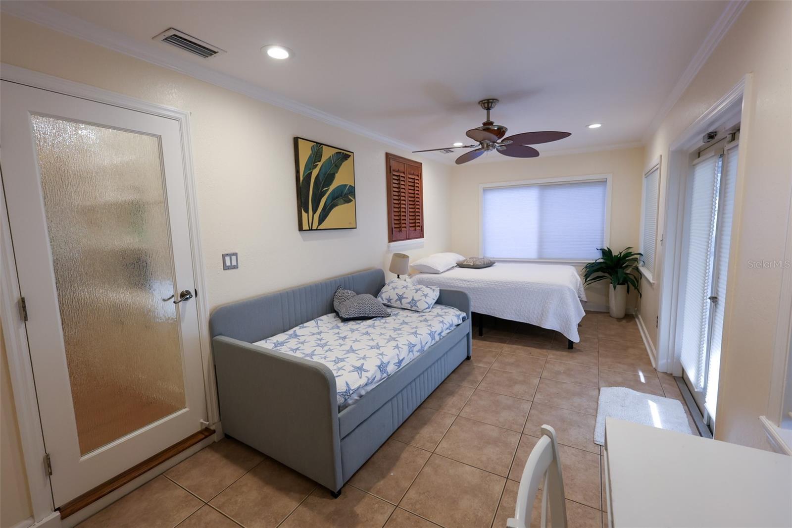 LA JOLLA SUB - Residential Lease