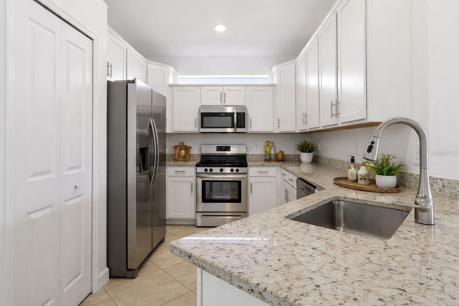 LORRAINE LAKES PH I - Residential