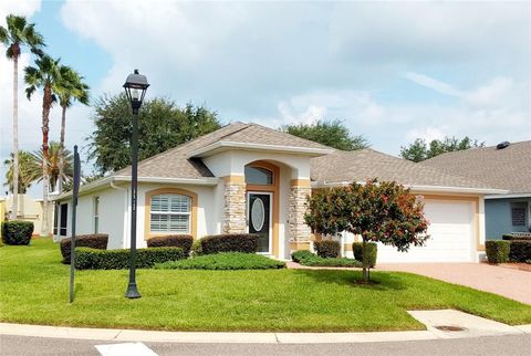 A home in WINTER HAVEN