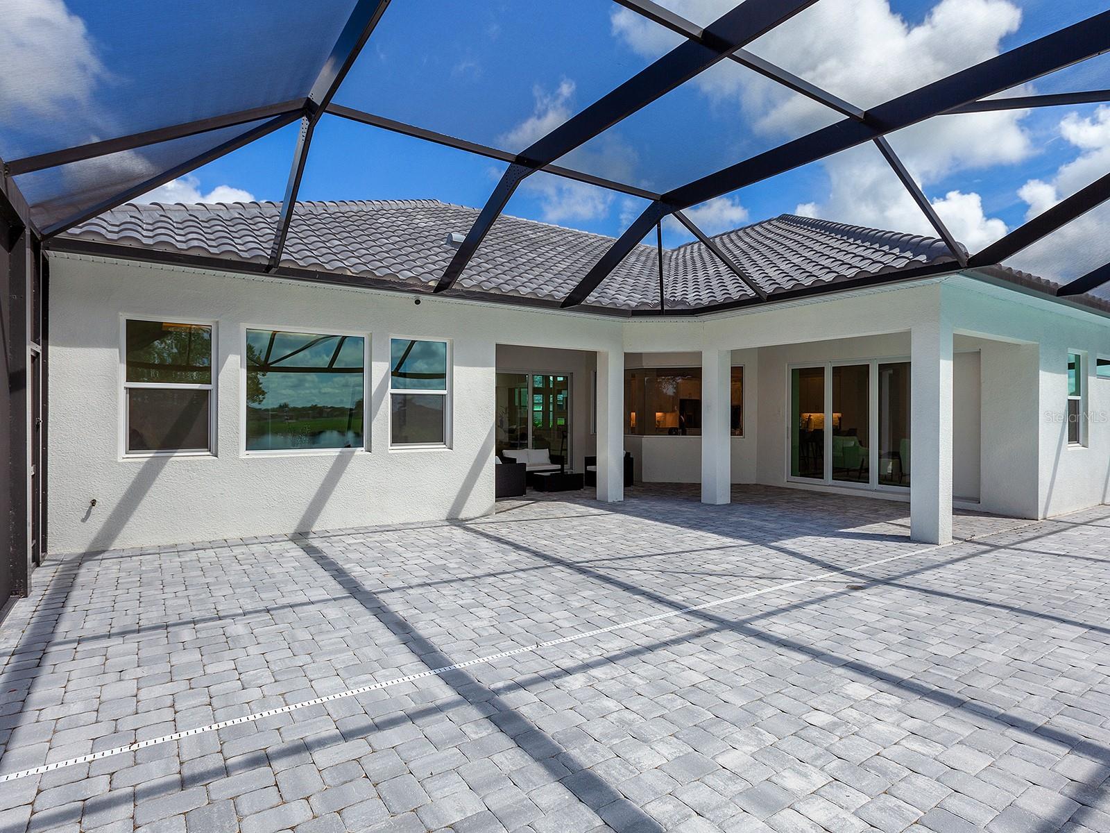 HAMPTON LAKES - Residential