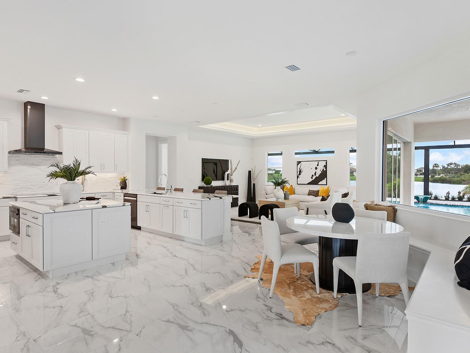 HAMPTON LAKES - Residential