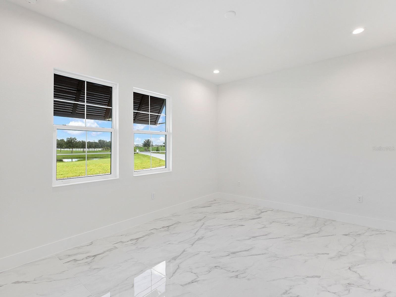 HAMPTON LAKES - Residential