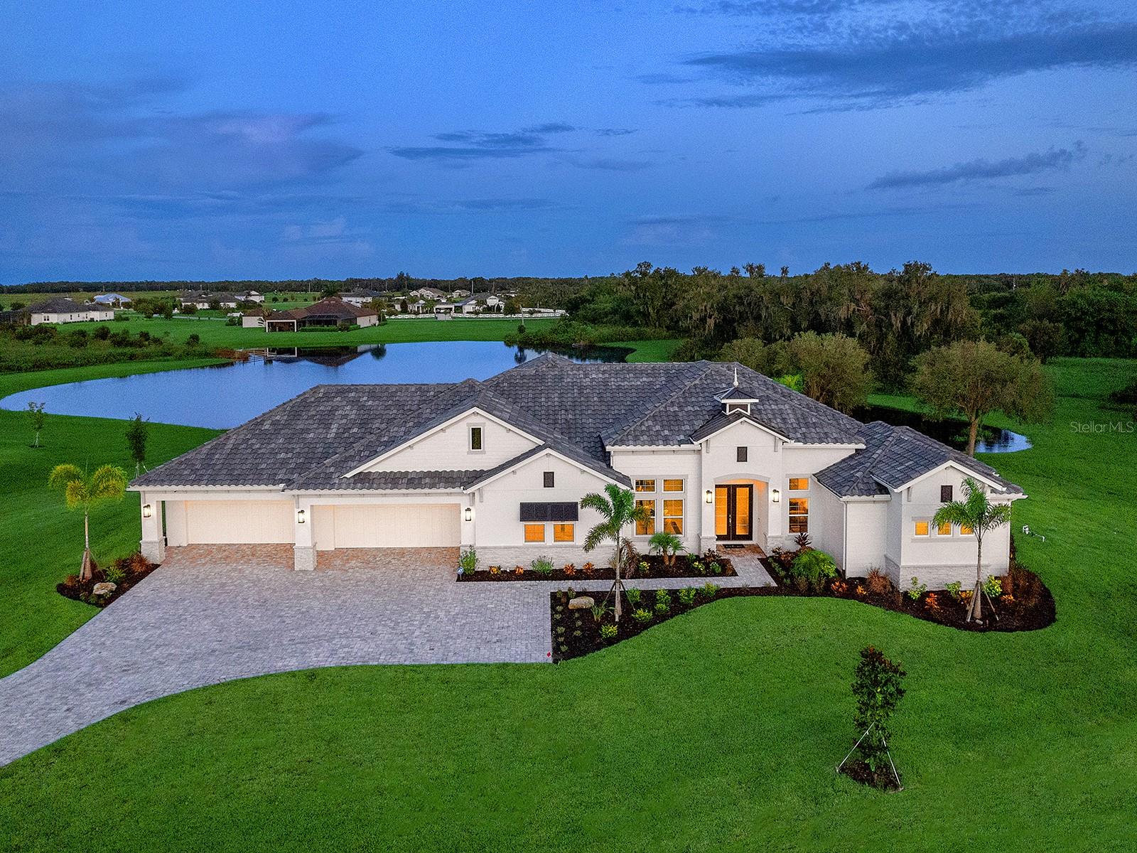 HAMPTON LAKES - Residential