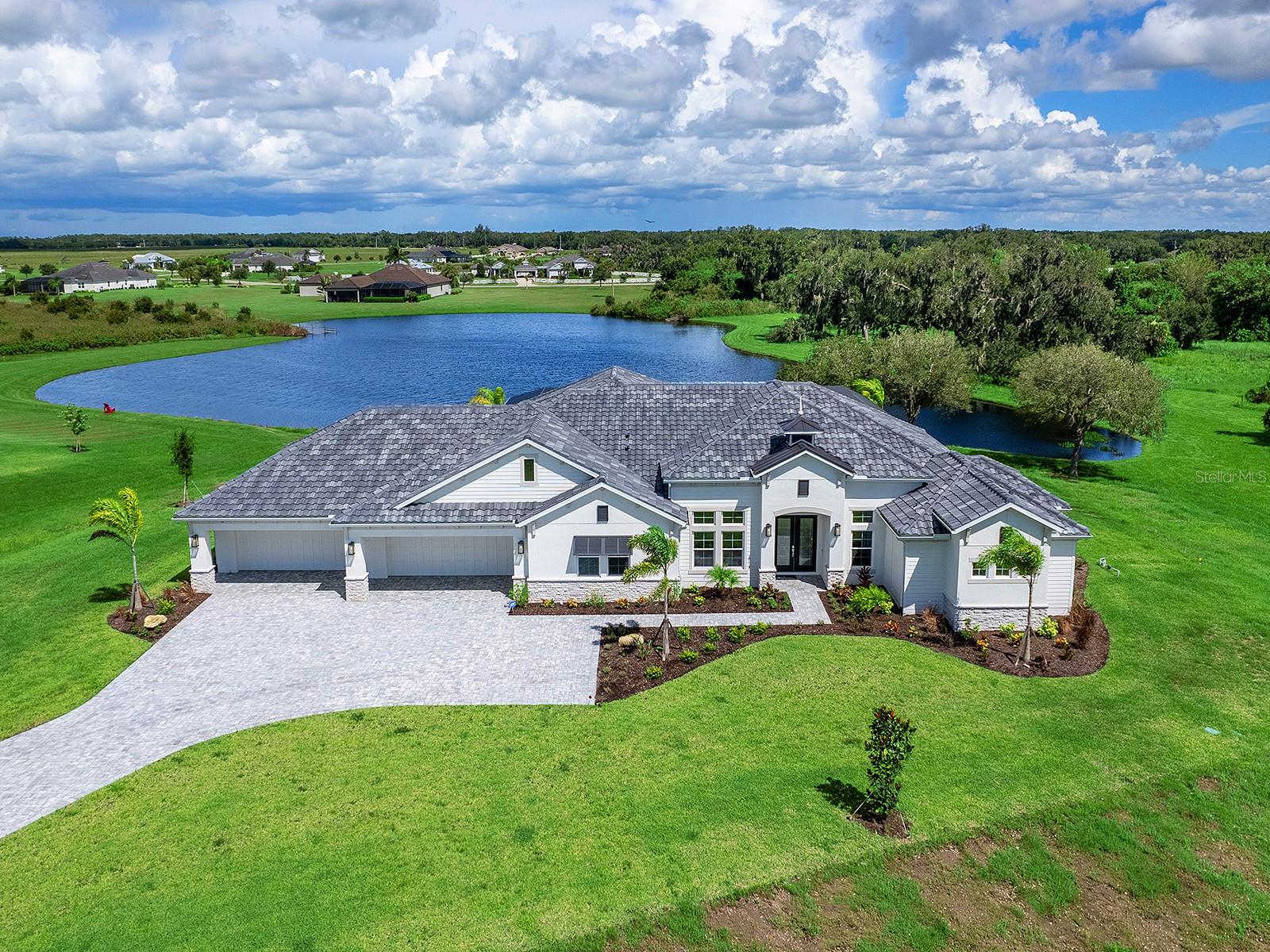 HAMPTON LAKES - Residential