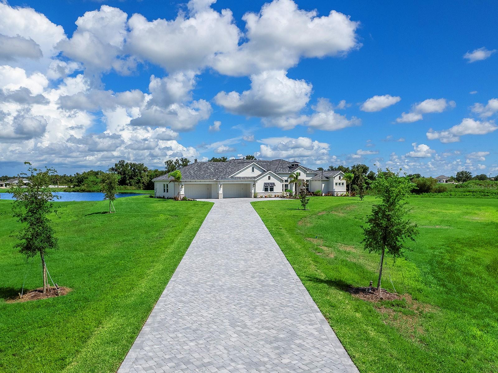 HAMPTON LAKES - Residential