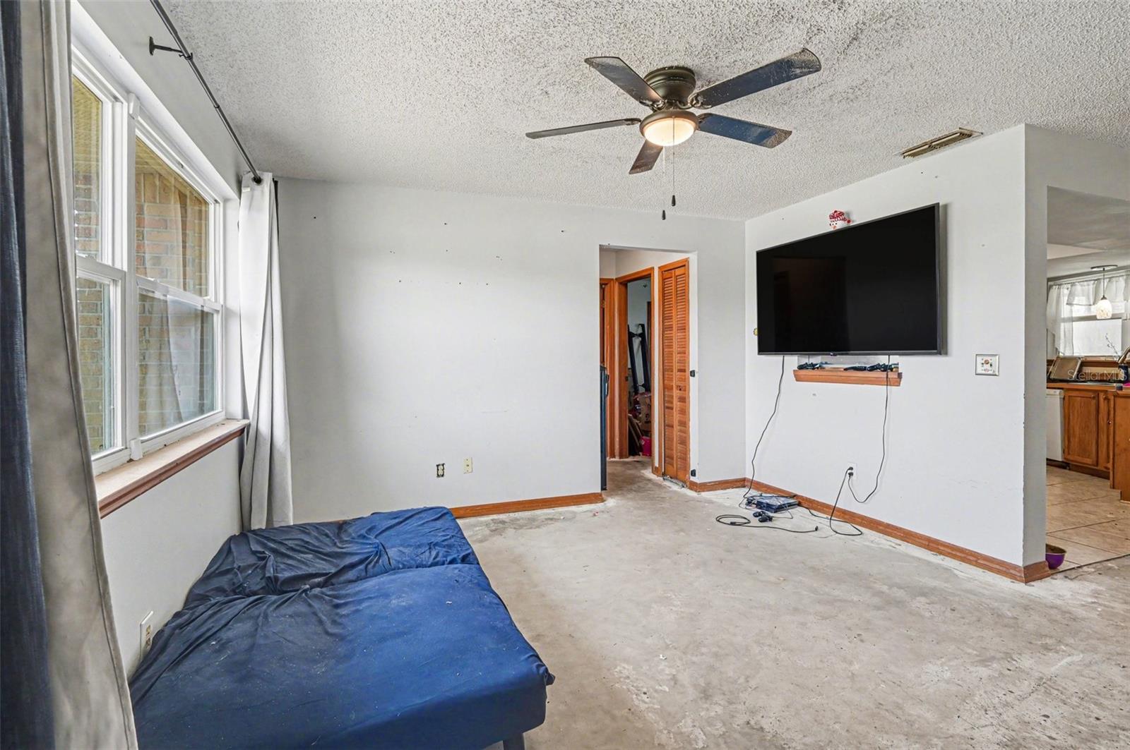 DELTONA LAKES UNIT 32 - Residential