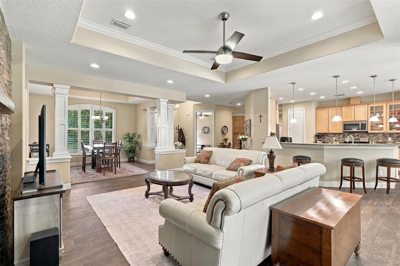 1806 GLENWOOD OAKS LANE