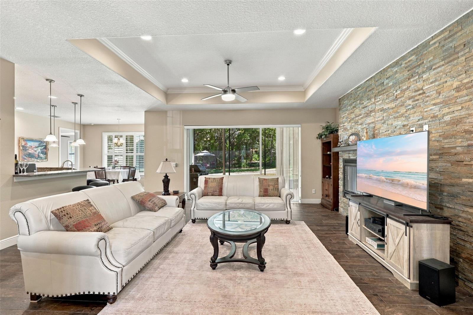 1806 GLENWOOD OAKS LANE
