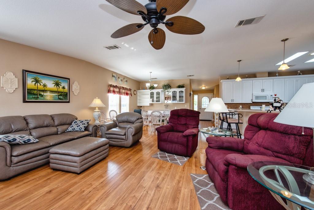 GRAND HORIZONS PH 04 - Residential