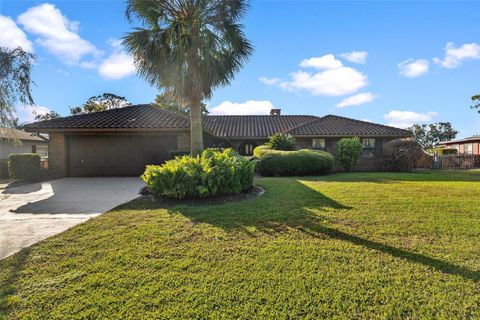 Photo of 32119 Pike Street, Tavares, FL 32778 (MLS # G5103995)