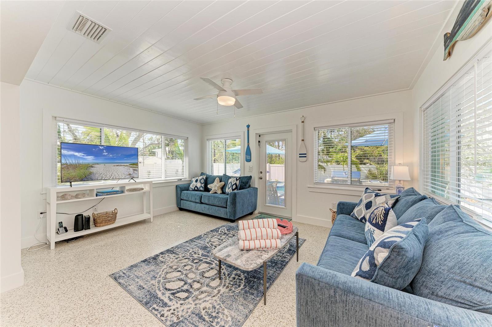 LAKE LA VISTA - Residential