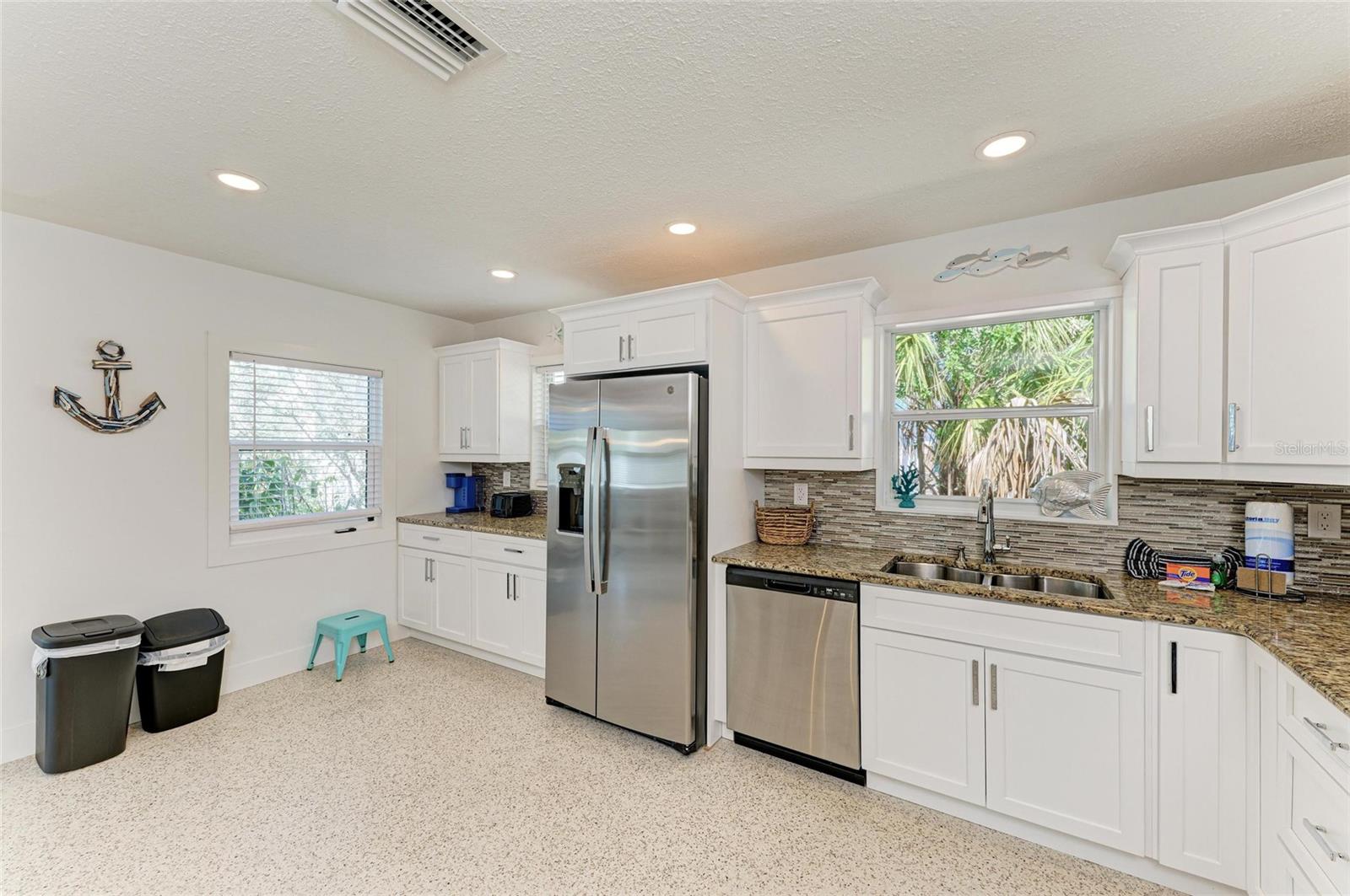 LAKE LA VISTA - Residential