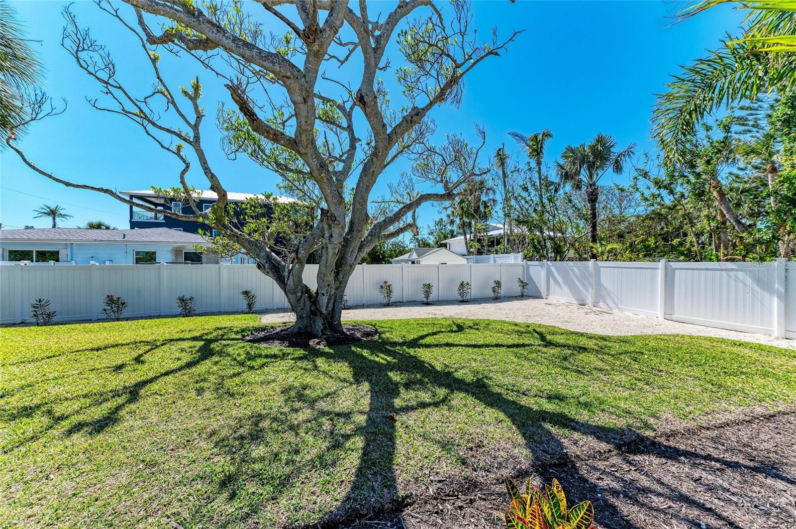 LAKE LA VISTA - Residential