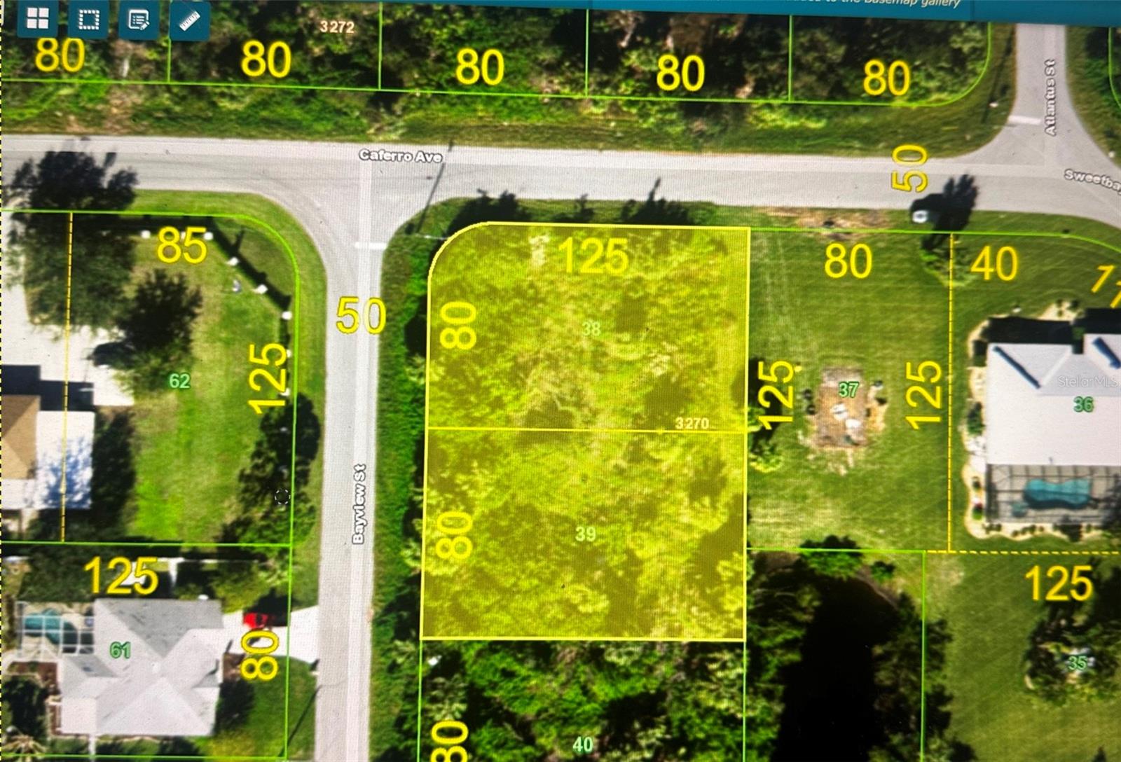 Main image without alt text