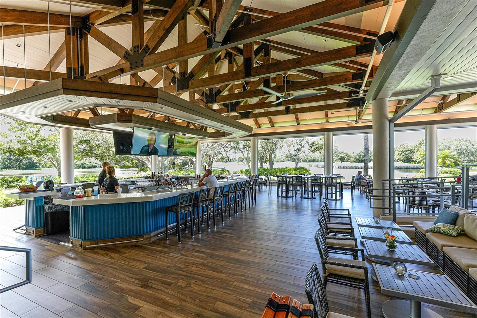 UNIVERSITY PARK COUNTRY CLUB-HENLEY - Residential