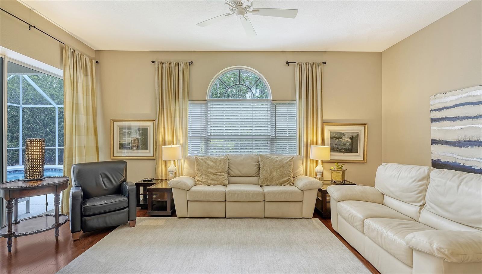 UNIVERSITY PARK COUNTRY CLUB-HENLEY - Residential