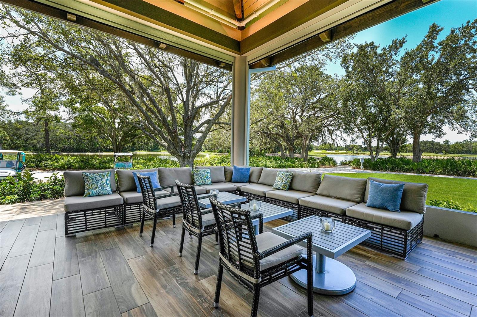 UNIVERSITY PARK COUNTRY CLUB-HENLEY - Residential