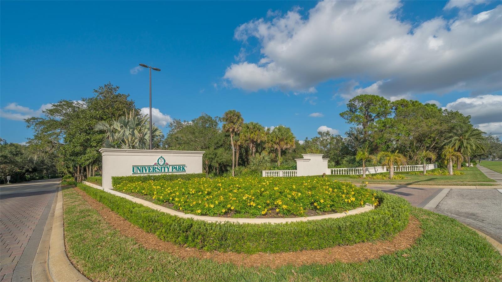 UNIVERSITY PARK COUNTRY CLUB-HENLEY - Residential