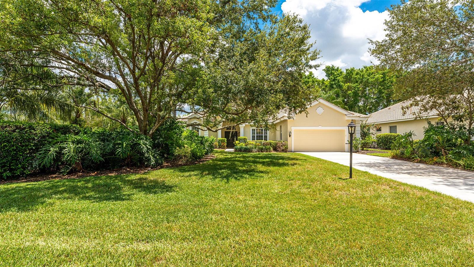 UNIVERSITY PARK COUNTRY CLUB-HENLEY - Residential