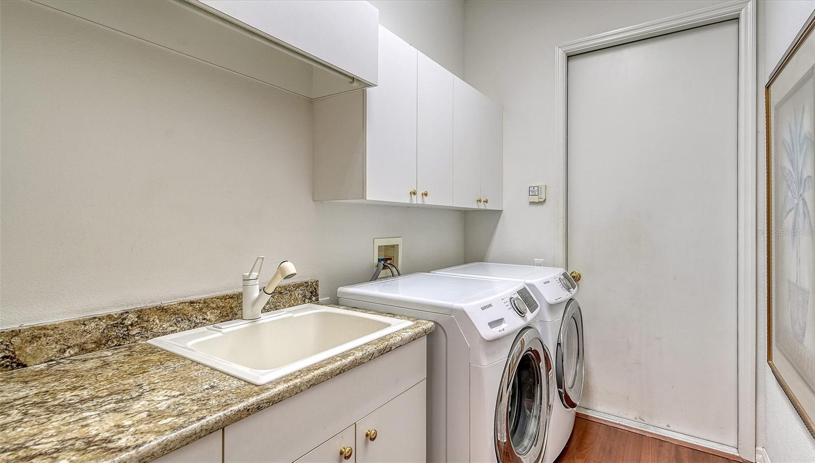 UNIVERSITY PARK COUNTRY CLUB-HENLEY - Residential