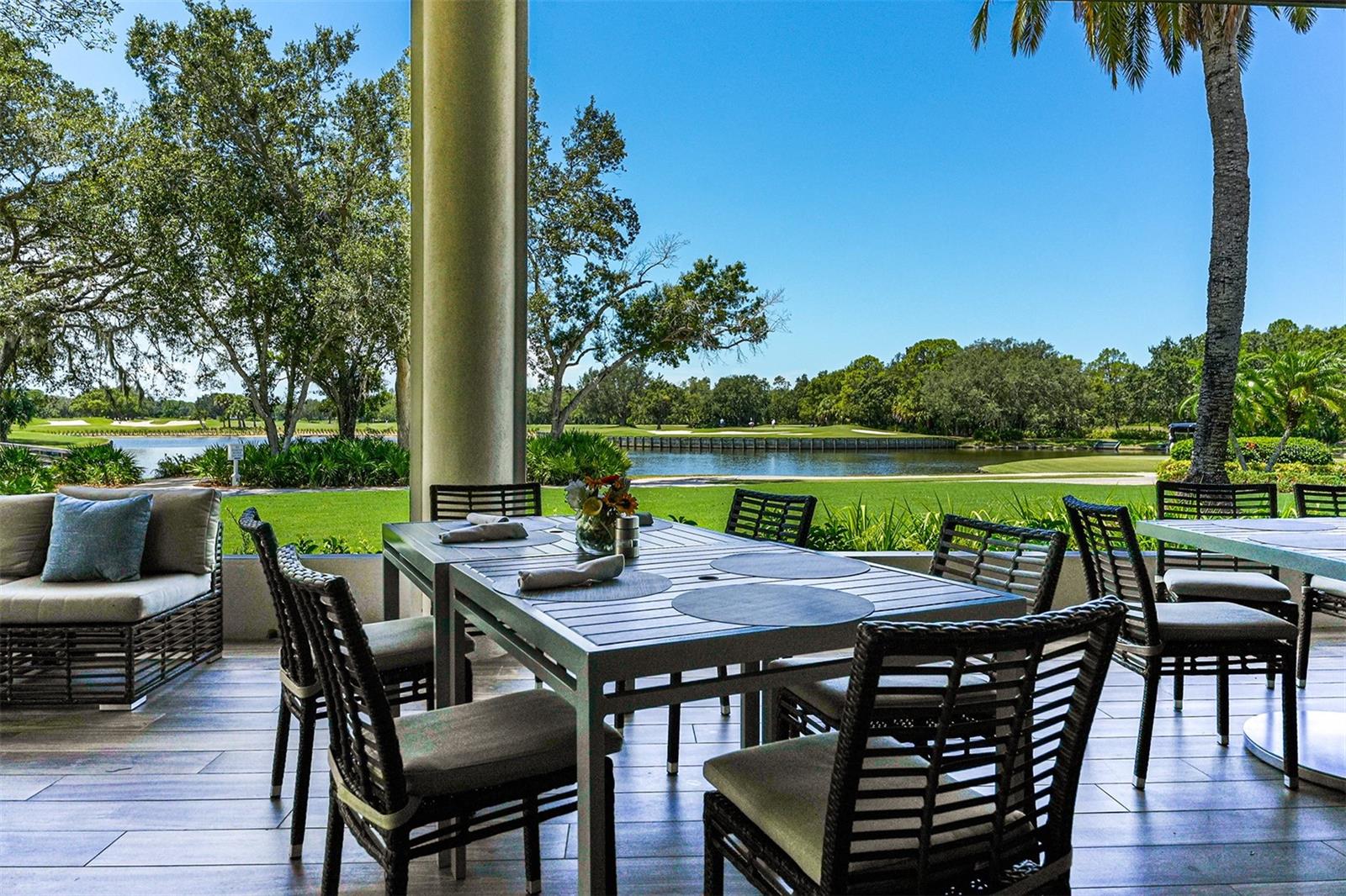 UNIVERSITY PARK COUNTRY CLUB-HENLEY - Residential