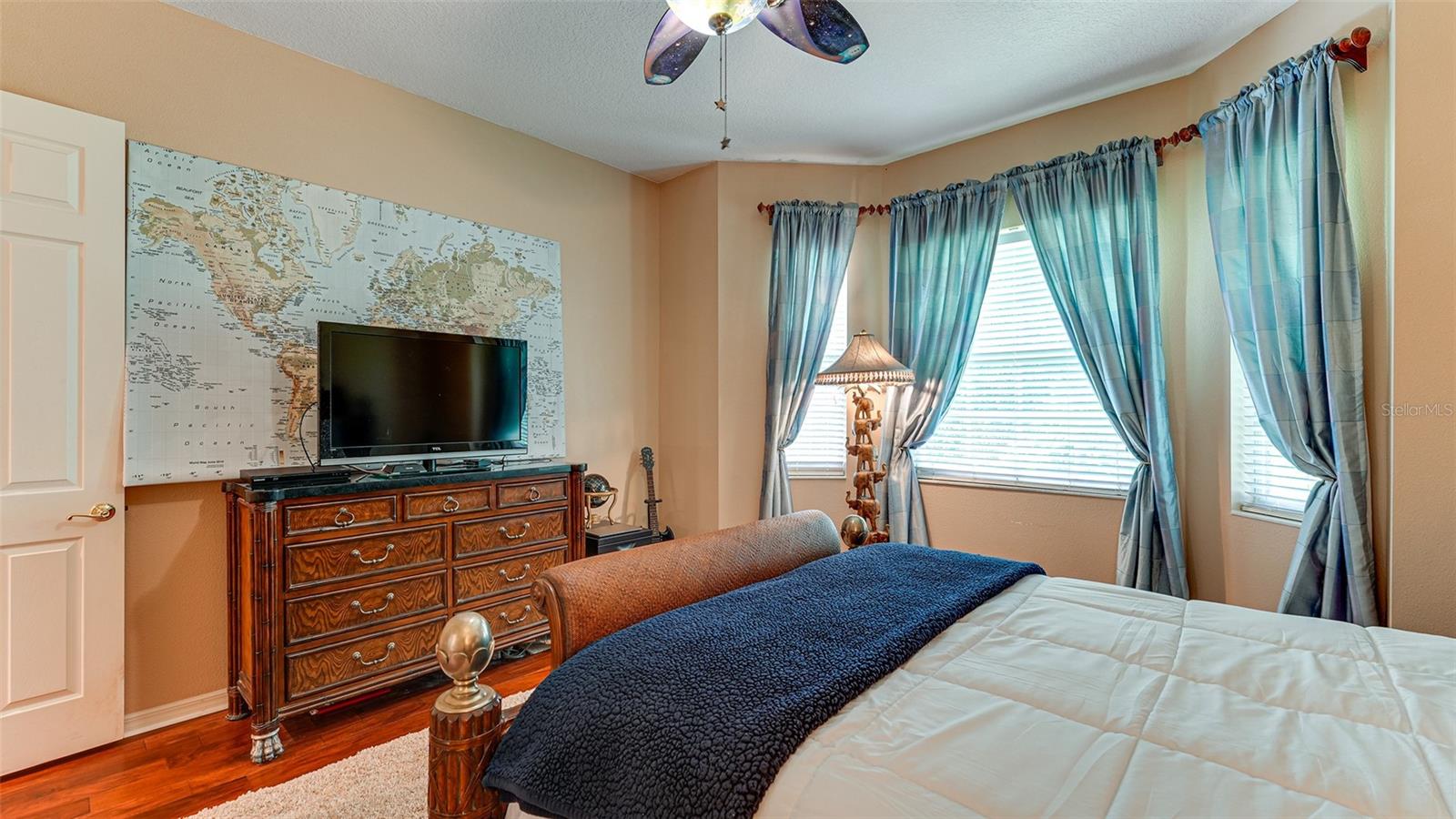 UNIVERSITY PARK COUNTRY CLUB-HENLEY - Residential