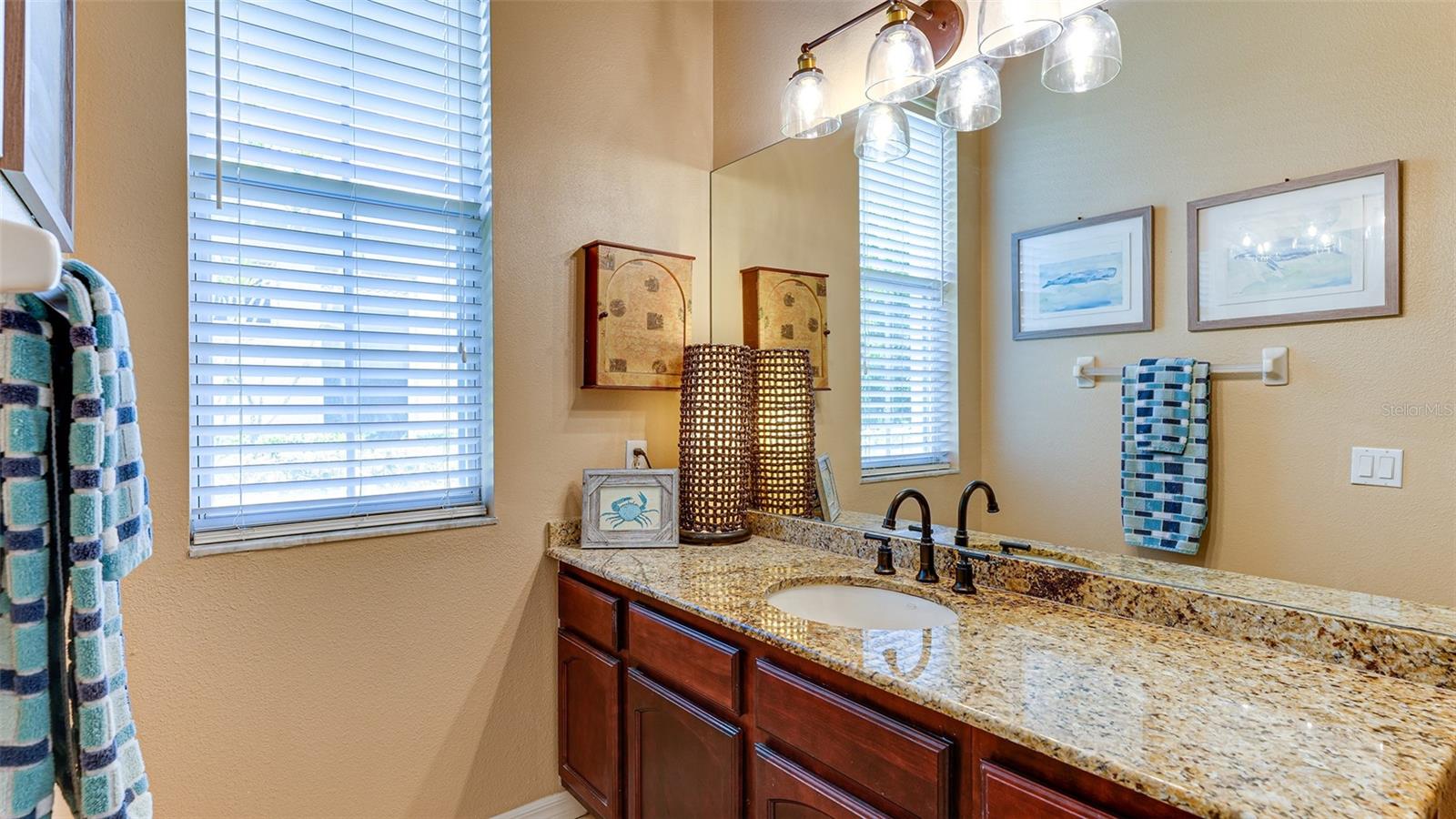 UNIVERSITY PARK COUNTRY CLUB-HENLEY - Residential