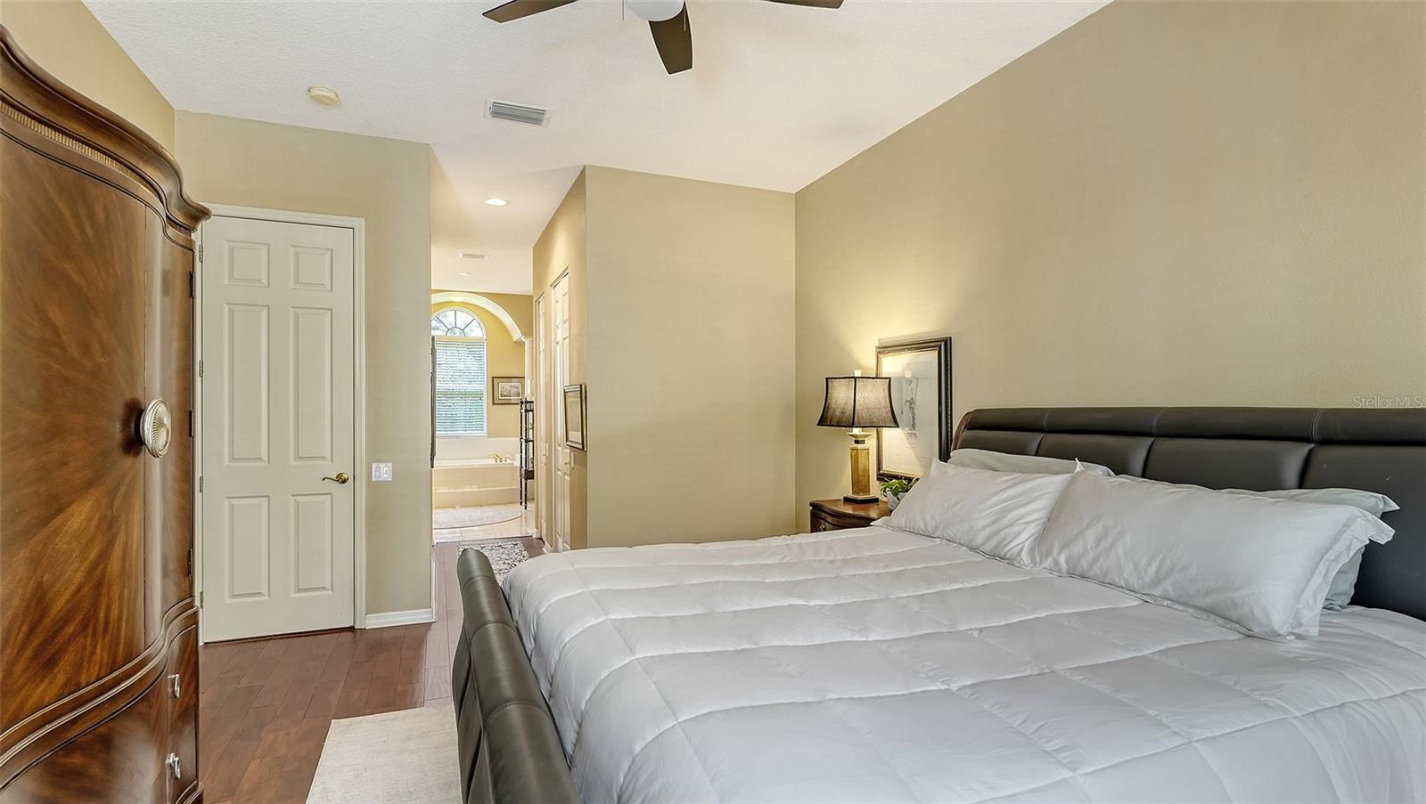 UNIVERSITY PARK COUNTRY CLUB-HENLEY - Residential