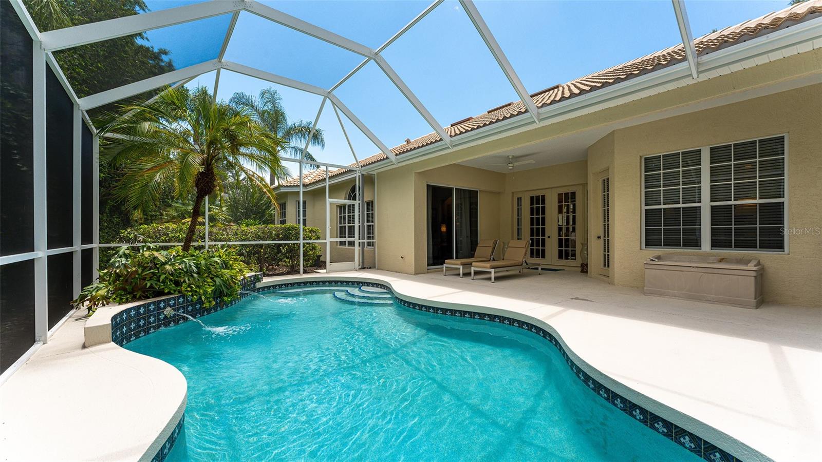 UNIVERSITY PARK COUNTRY CLUB-HENLEY - Residential