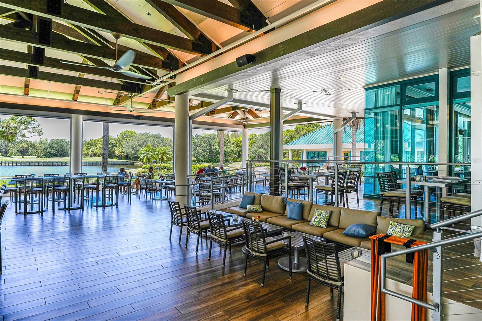 UNIVERSITY PARK COUNTRY CLUB-HENLEY - Residential