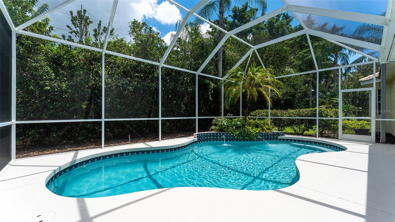 UNIVERSITY PARK COUNTRY CLUB-HENLEY - Residential