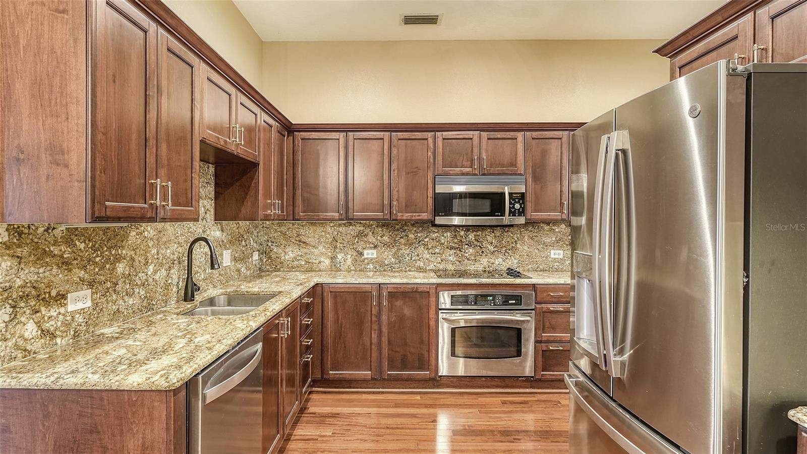 UNIVERSITY PARK COUNTRY CLUB-HENLEY - Residential