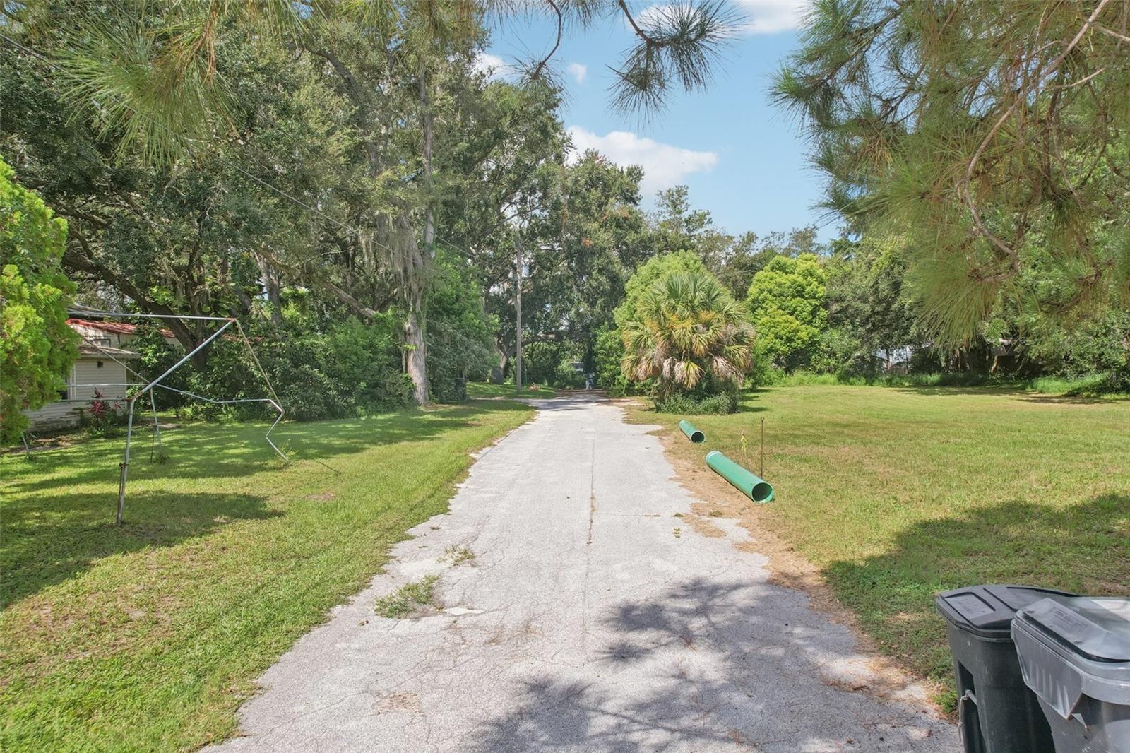 LE VALLEY SUB PB 37 PG 24 - Land