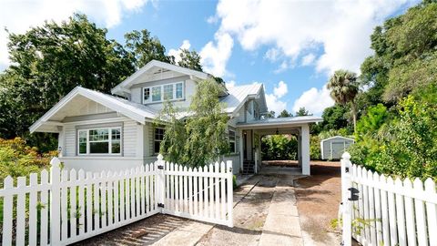 A home in PALMETTO