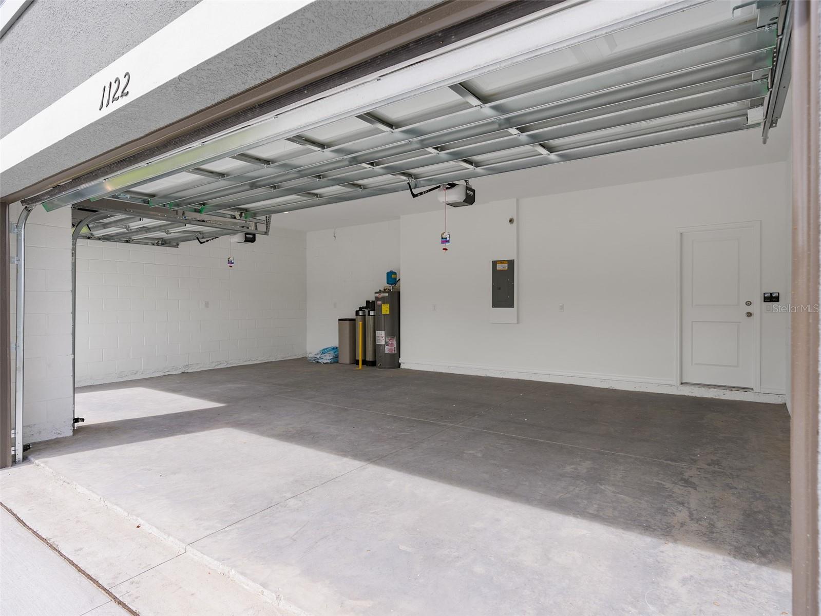 HAMPTON OAKS - Residential Lease