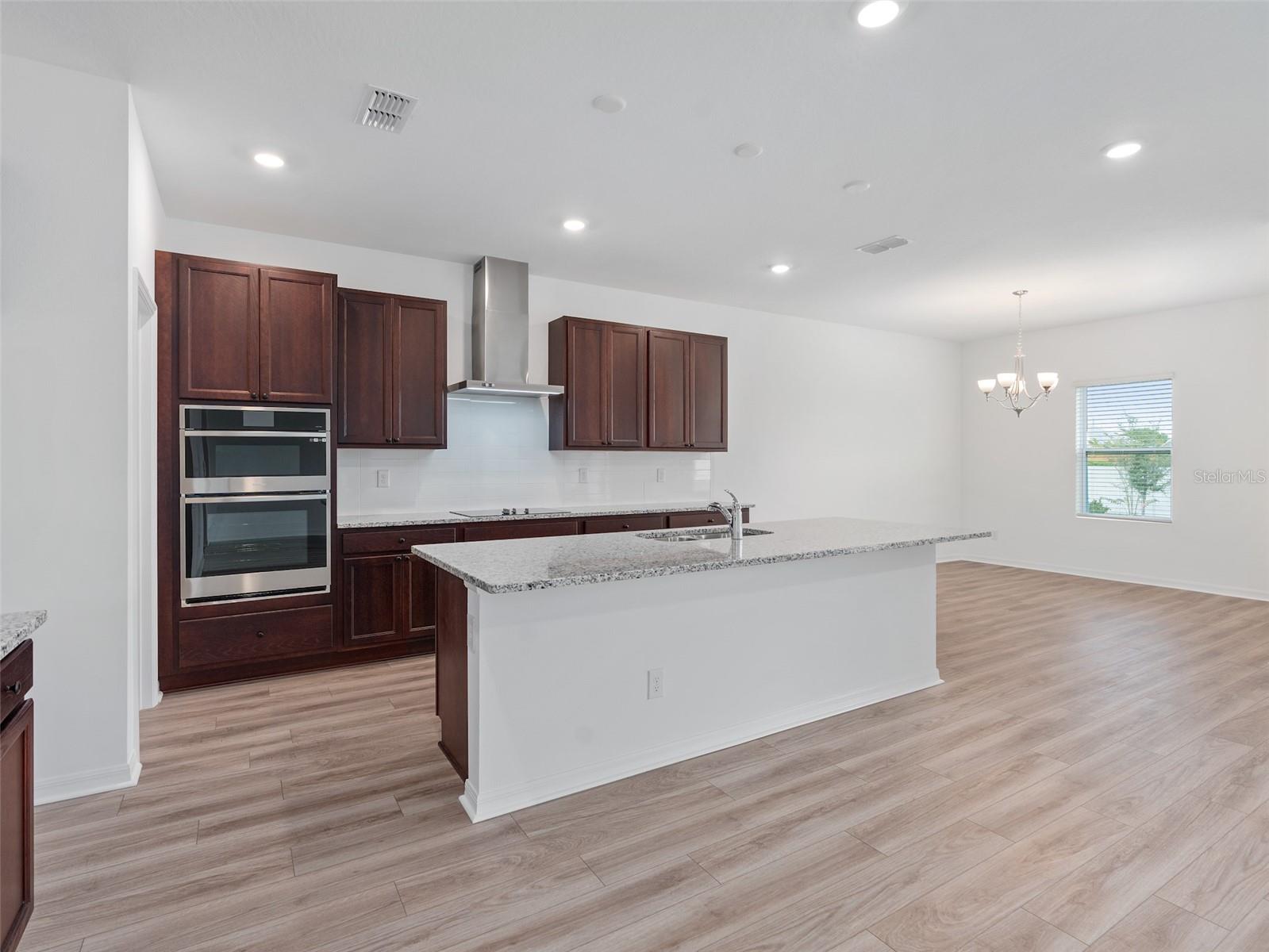 HAMPTON OAKS - Residential Lease