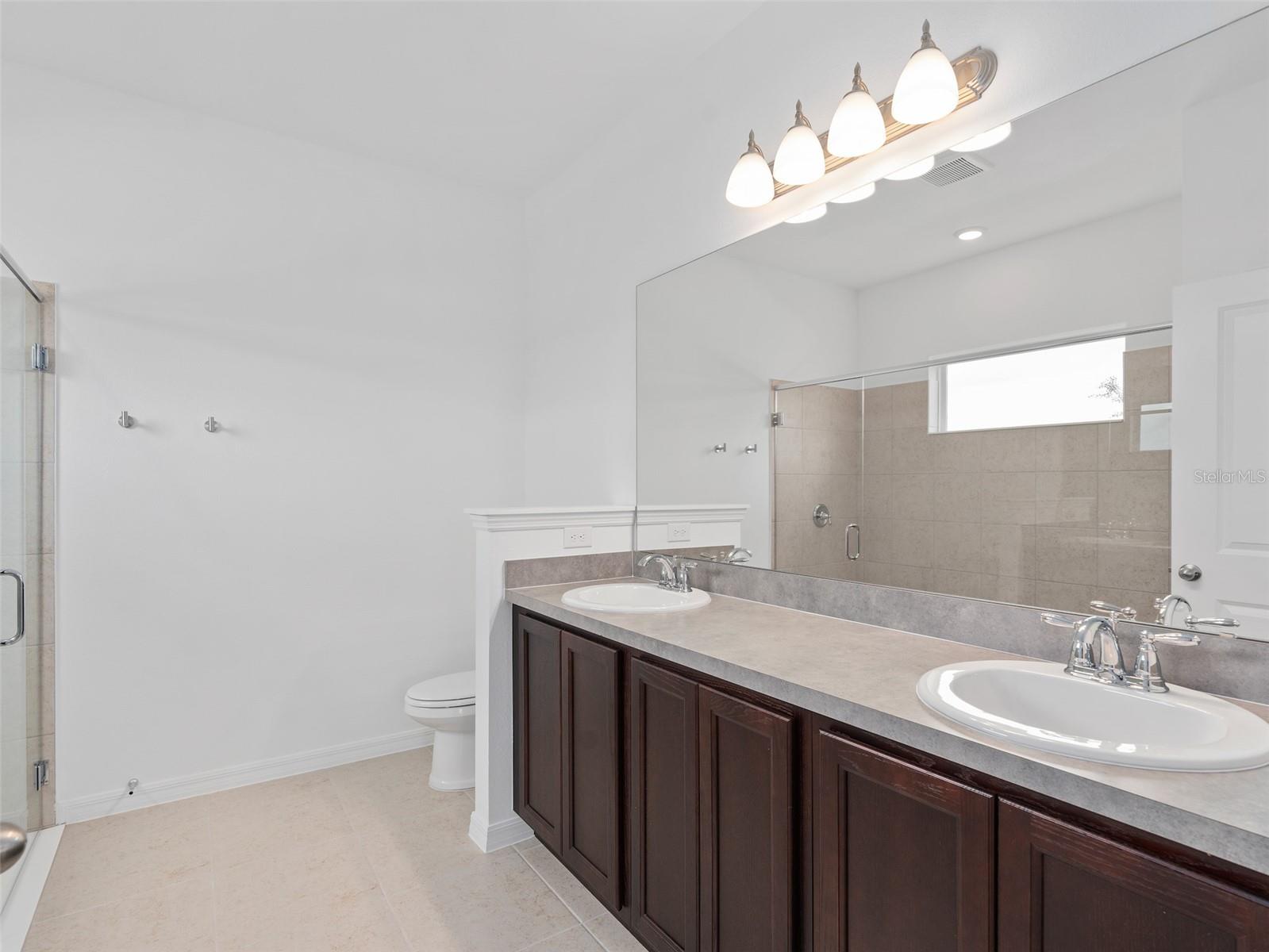 HAMPTON OAKS - Residential Lease