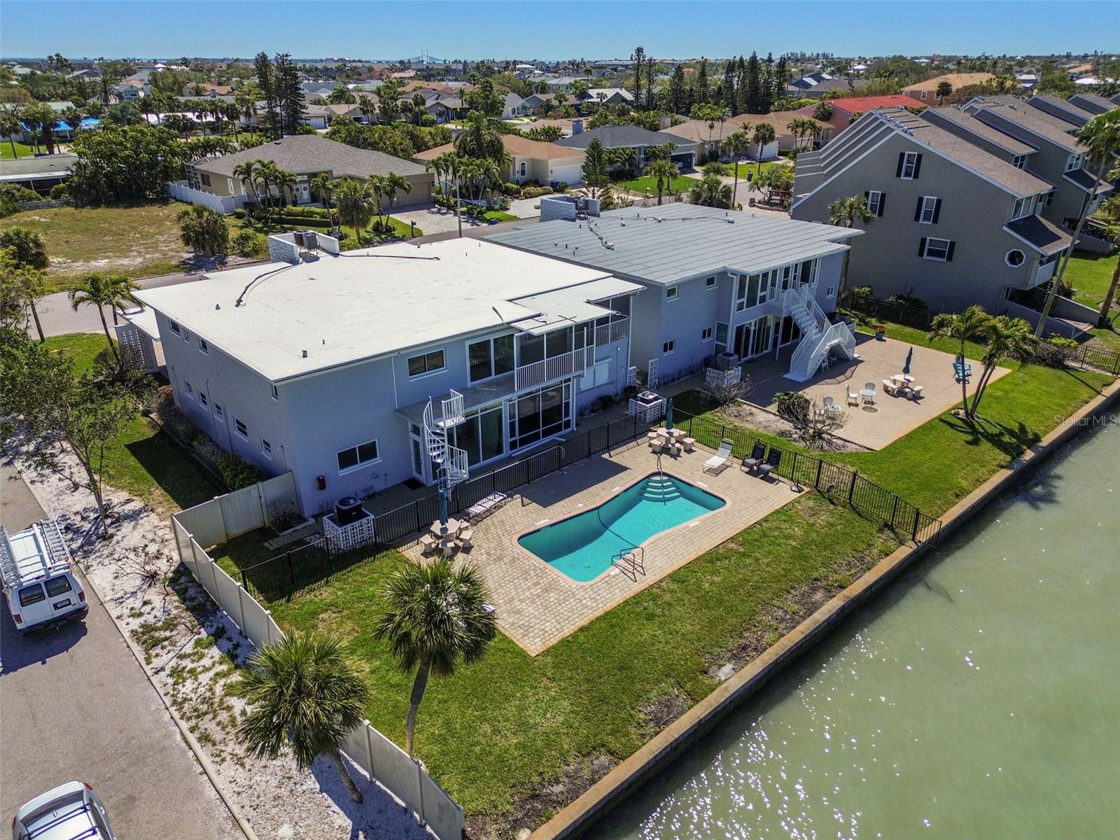 NIBROC CONDO - Residential