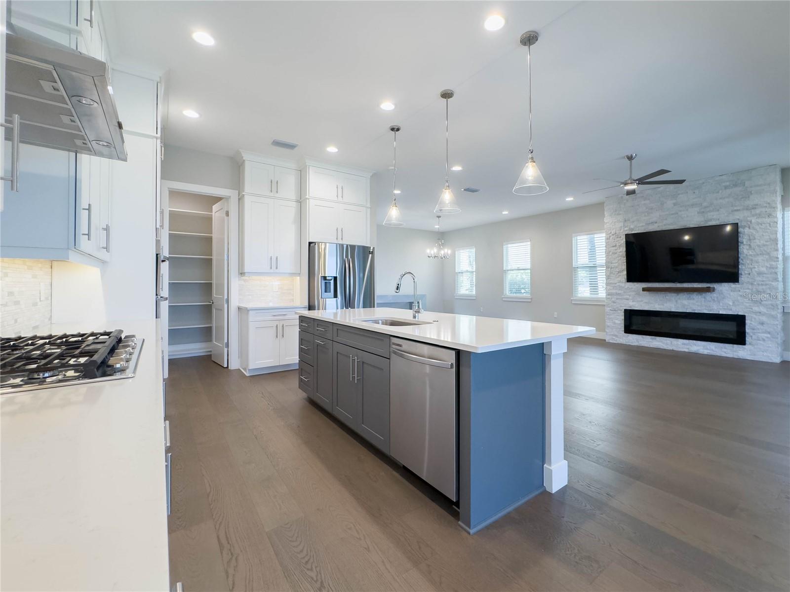 BELLA COLLINA WEST - Residential