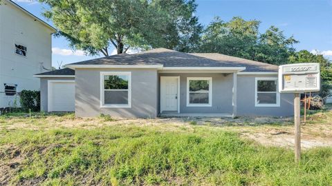 A home in LAKELAND