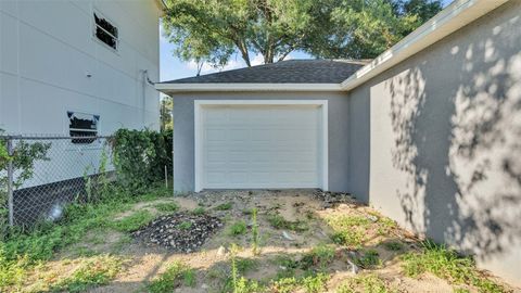 A home in LAKELAND