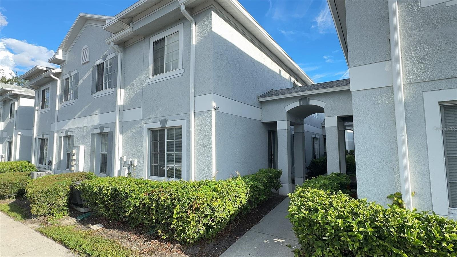 Newly renovated 3 bedroom/2.5 bath townhouse for rent located in the lovely gated community of Riverwalk at Waterside Condominiums! New vinyl plank flooring on the first floor and bathrooms! New carpet in the bedrooms! New paint!
This unit has an open floor plan with 1,364 sq ft of living space including a half bath for convenience on the first floor, 3 bedrooms, 2 bathrooms and the laundry area on second floor. Large master suite includes walk in closet and private bath.
Riverwalk on Waterside is a beautifully maintained gated community centrally located along the tranquil Hillsborough River. This community features a pool, peak time guard service, playgrounds, walking paths, a light boat ramp and stunning water views! No pets per HOA rules, HOA approval required.