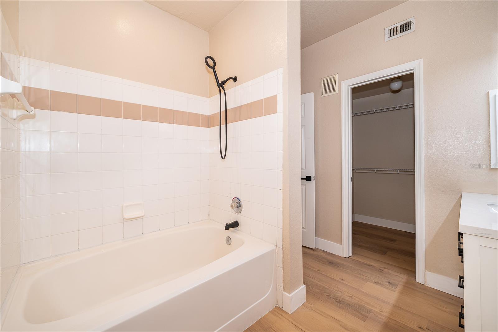 GREENS CONDO - Residential