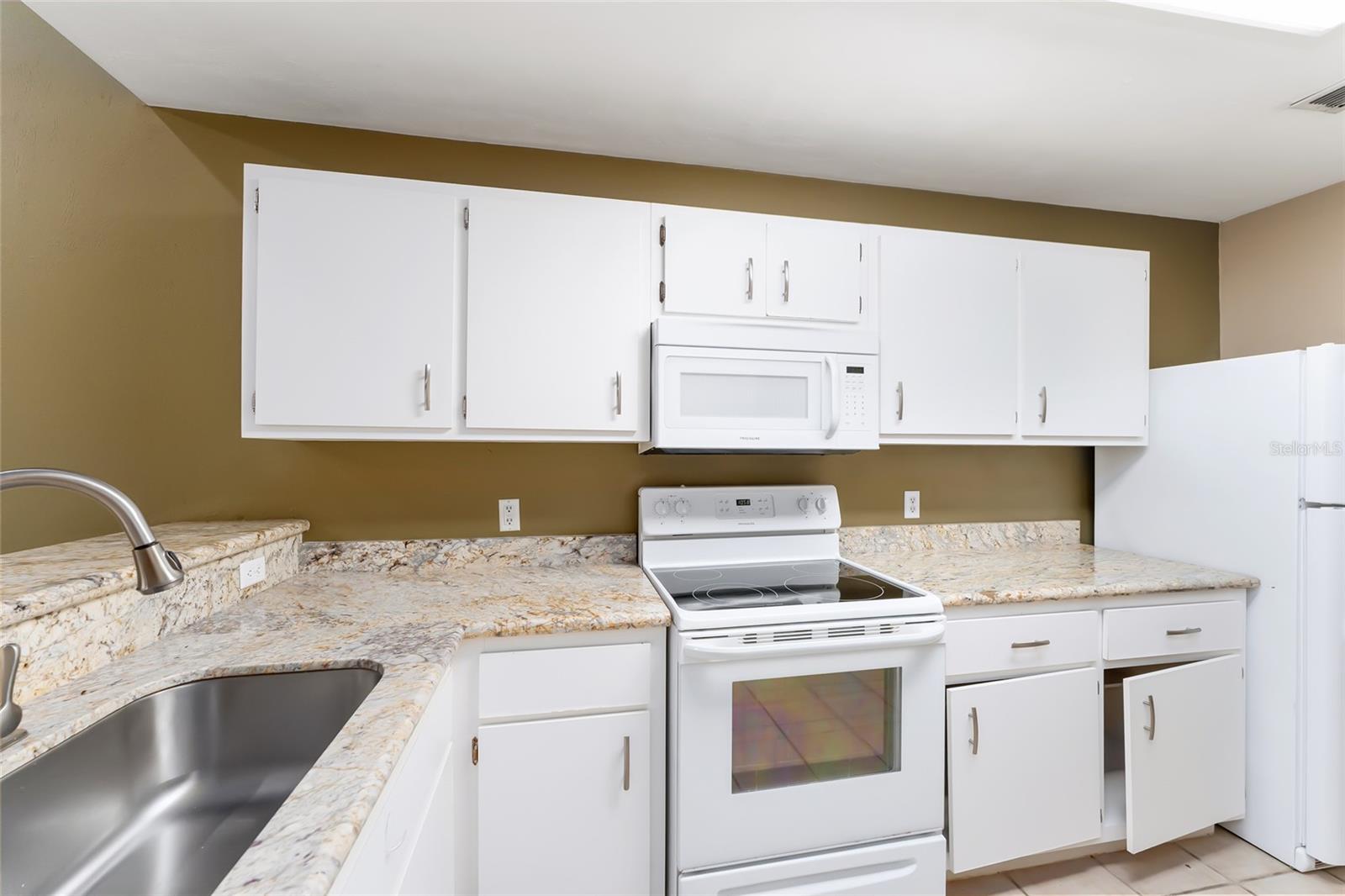 THE GABLES CONDO AT GAINE - Residential