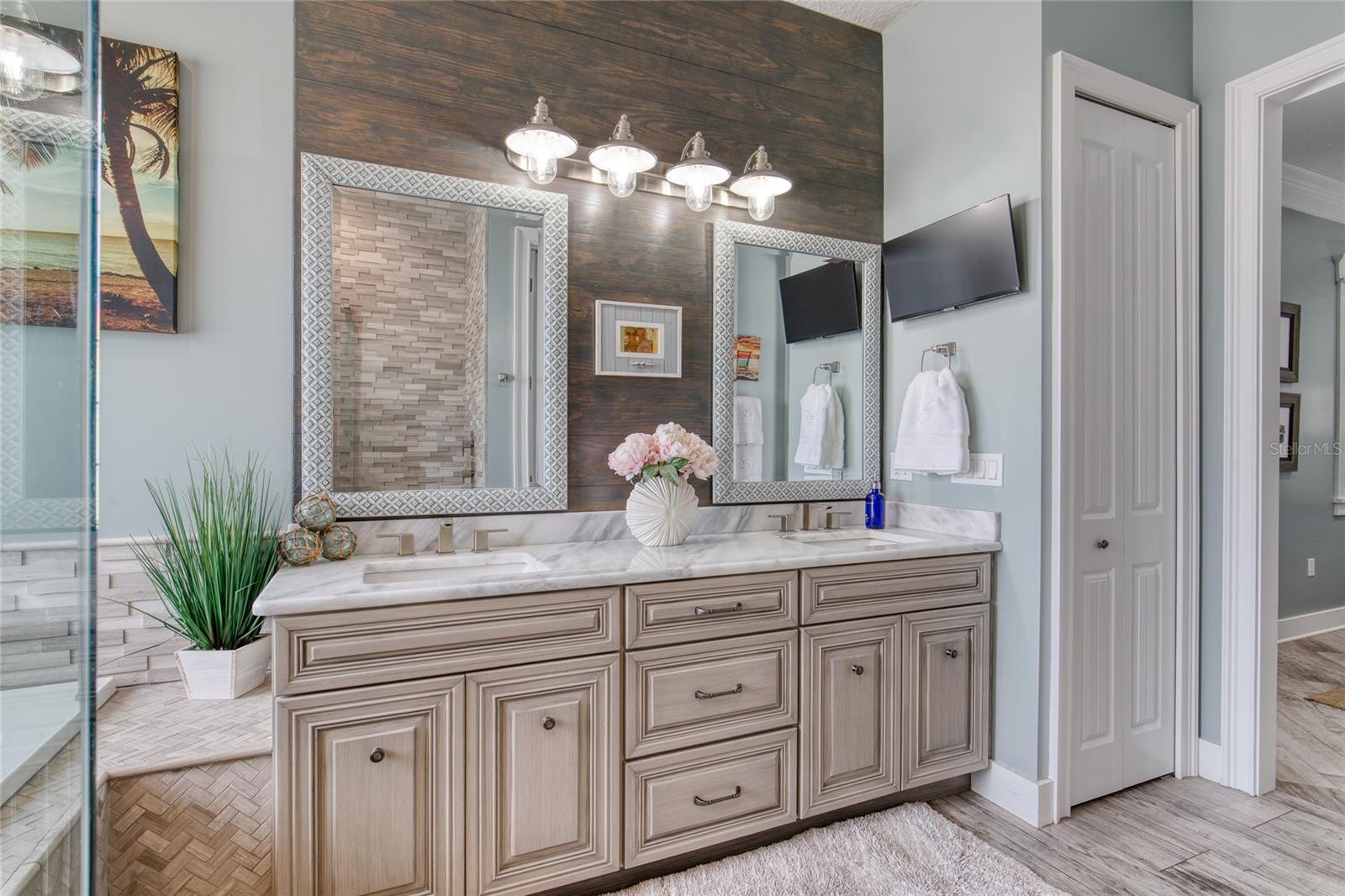 VILLAGE PINE RUN - Residential