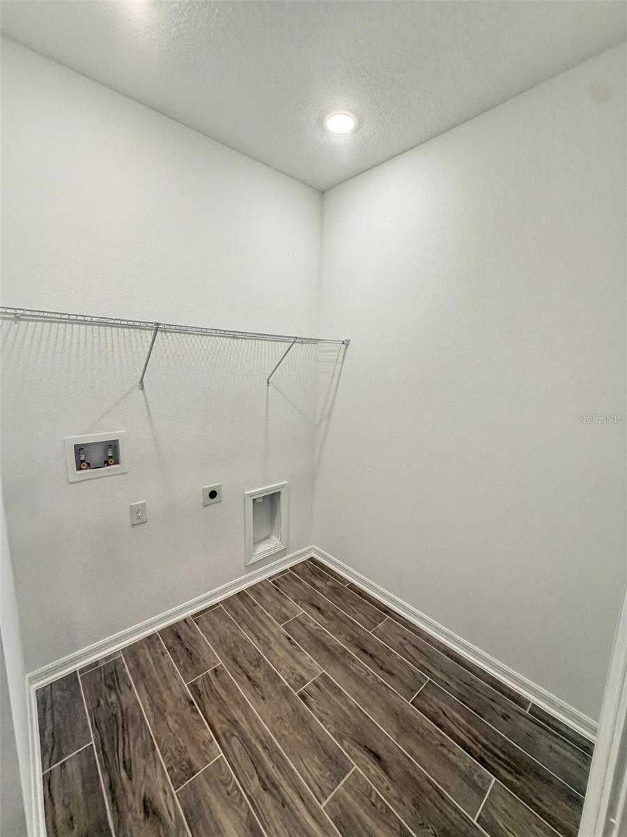 KNIGHTSBRIDGE PH 1 - Residential