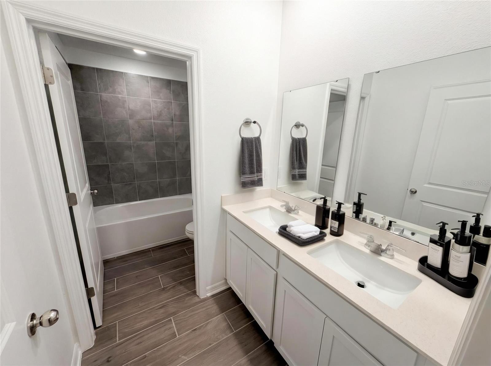 KNIGHTSBRIDGE PH 1 - Residential