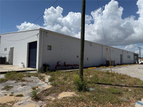 Tiny photo for 2001 S Bay Street, Eustis, FL 32726 (MLS # O6397140)