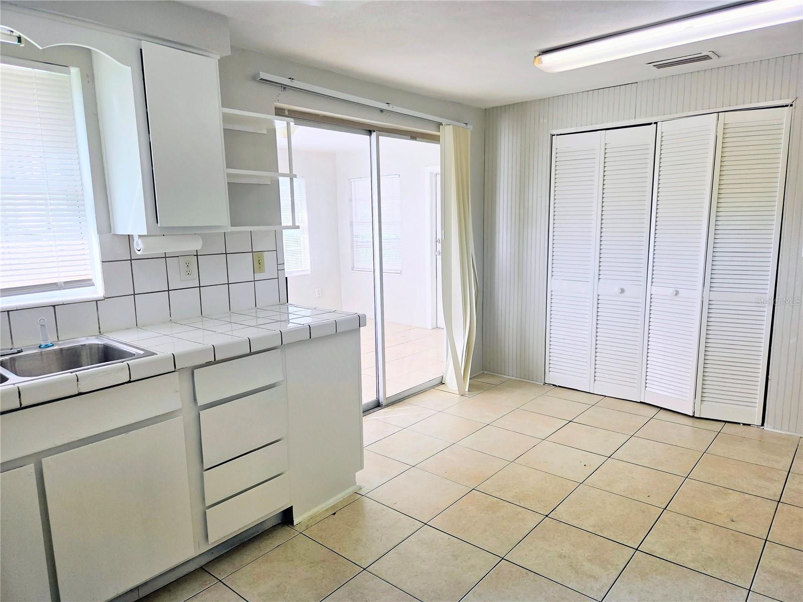 KNOLLWOOD VILLAGE - Residential