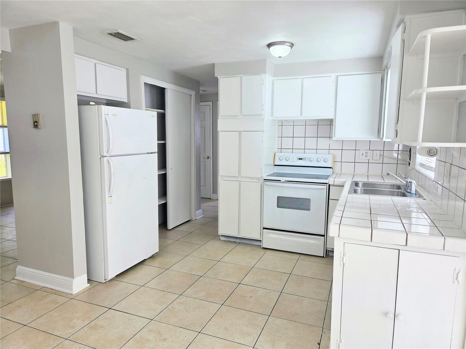 KNOLLWOOD VILLAGE - Residential